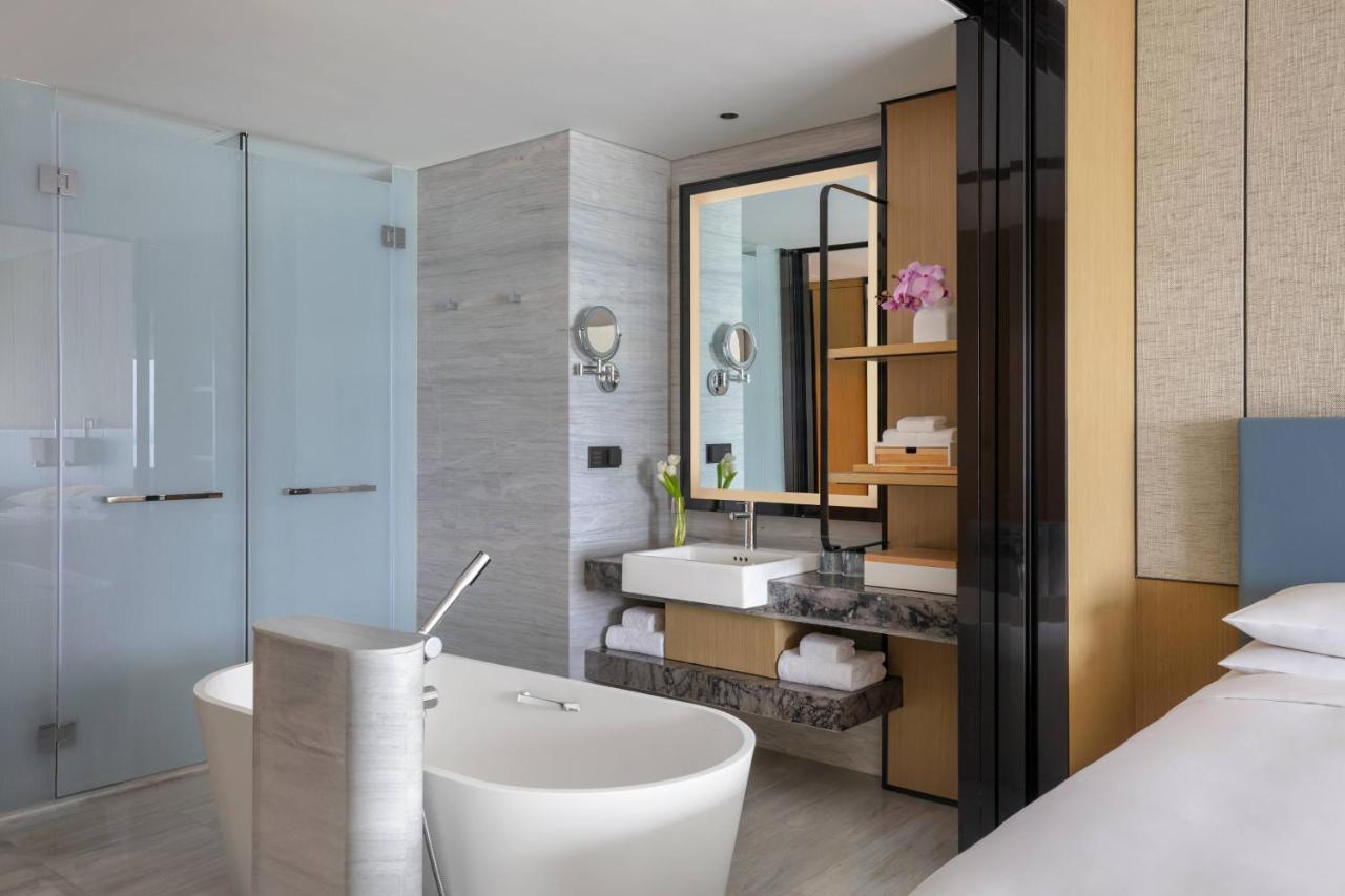Xuzhou Marriott Hotel Lakeview Exterior photo