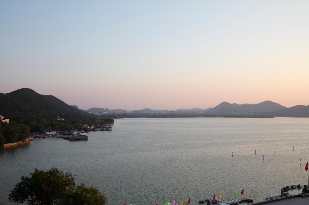 Xuzhou Marriott Hotel Lakeview Exterior photo