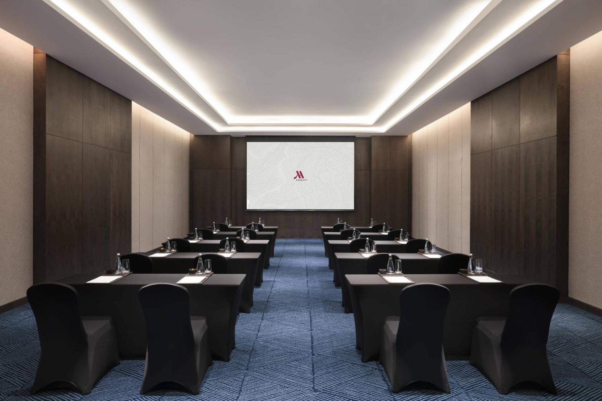 Xuzhou Marriott Hotel Lakeview Exterior photo
